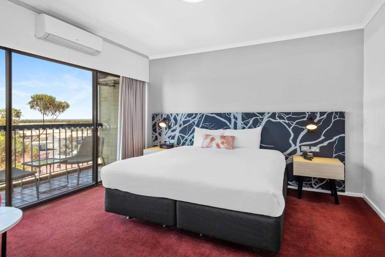 The Plaza Hotel Kalgoorlie Bagian luar foto