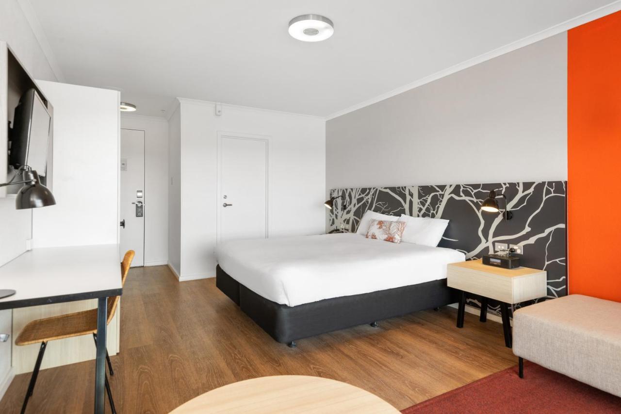 The Plaza Hotel Kalgoorlie Bagian luar foto