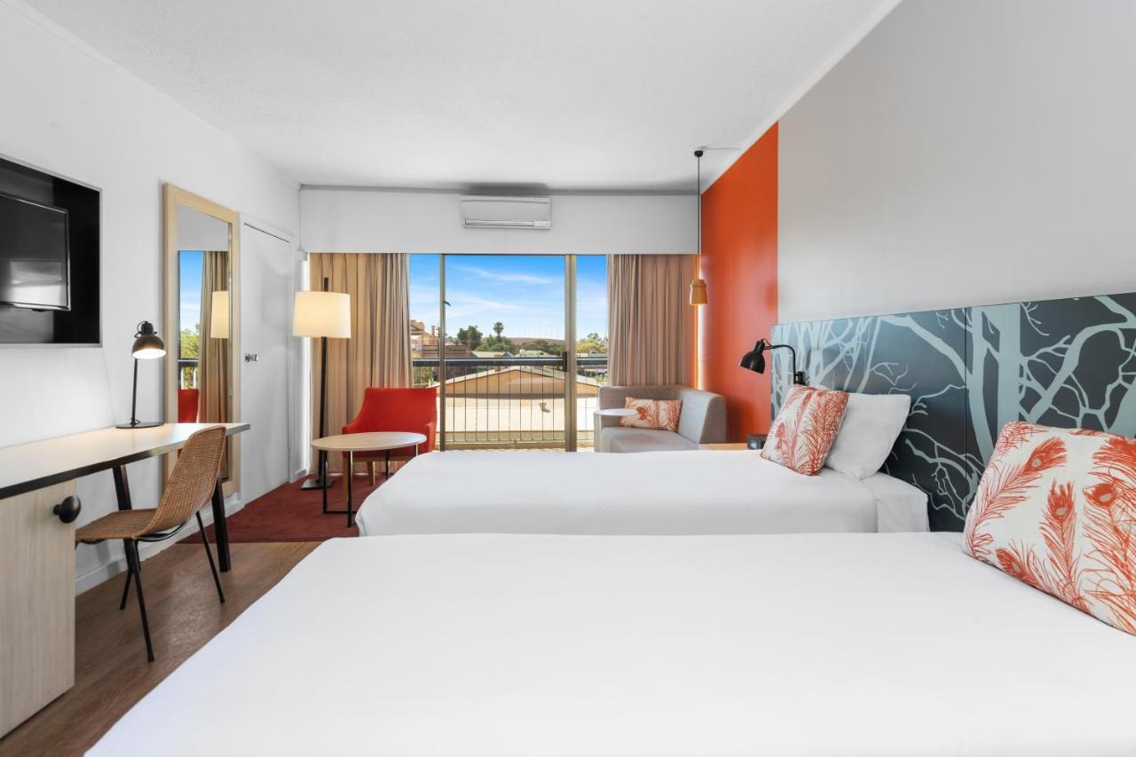 The Plaza Hotel Kalgoorlie Bagian luar foto