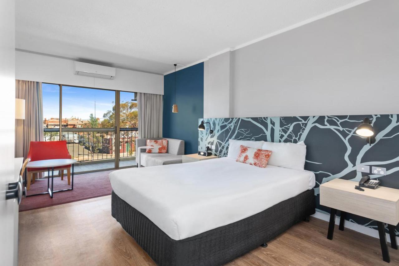The Plaza Hotel Kalgoorlie Bagian luar foto